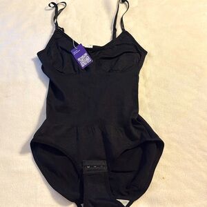 New with tags. Heyshaoe body suit. Size Large. Black